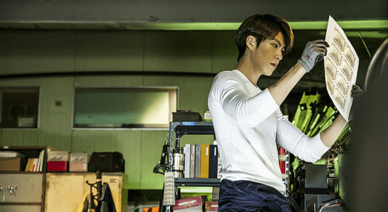 2014 - The Con Artists (still 2).png